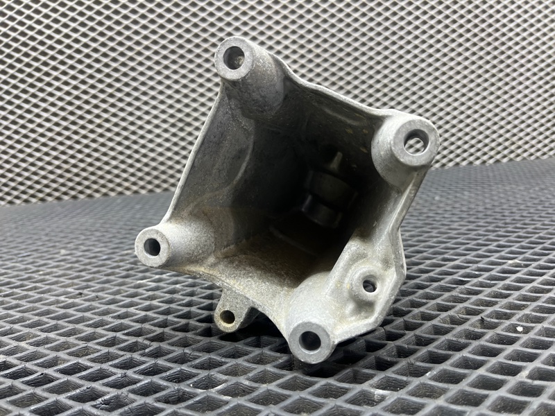 Кронштейн двигателя, 3500 рублей, Ховрино