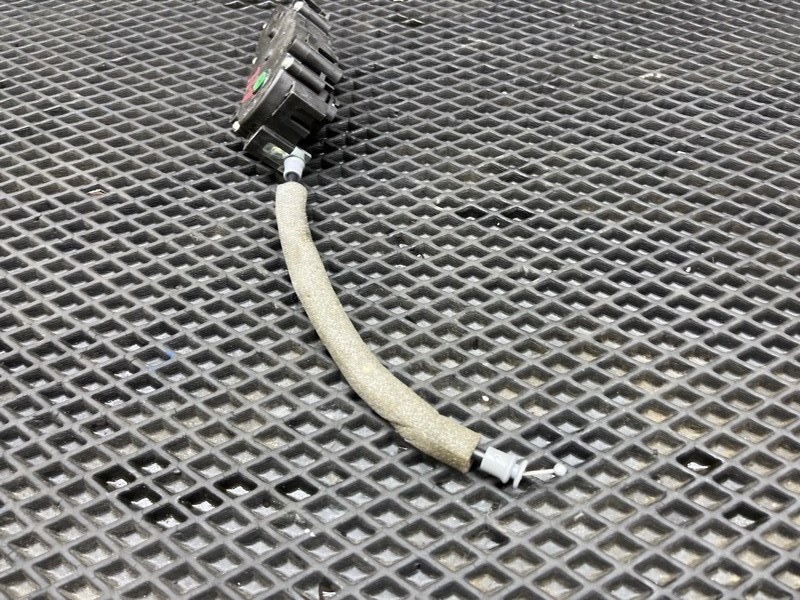 Доводчик двери багажника, 5000 рублей, Ховрино