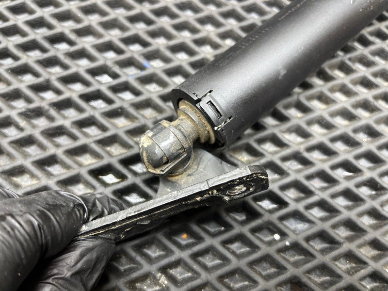 Амортизатор двери багажника, 5000 рублей, Ховрино