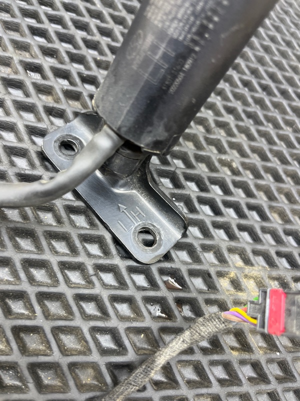 Амортизатор двери багажника, 12000 рублей, Ховрино