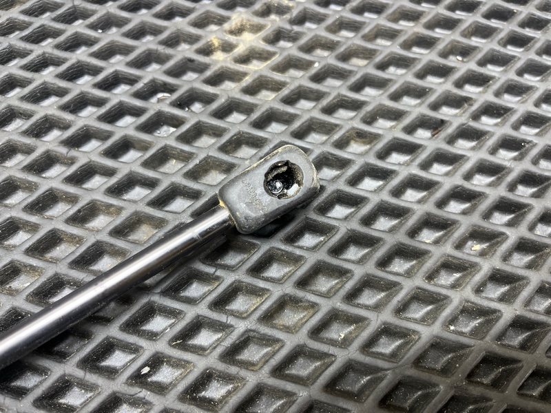 Амортизатор капота, 1000 рублей, Ховрино