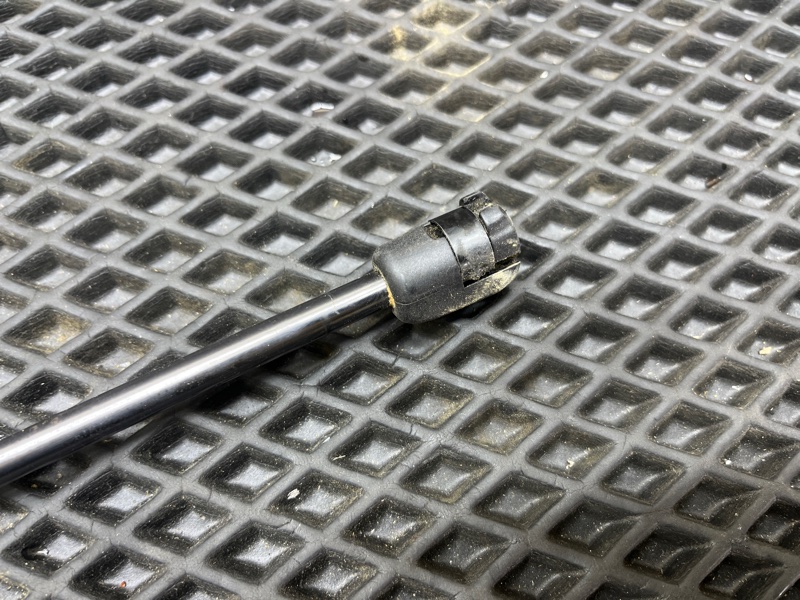 Амортизатор капота, 1000 рублей, Ховрино