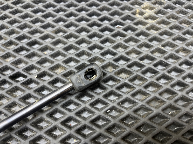 Амортизатор капота, 1000 рублей, Ховрино