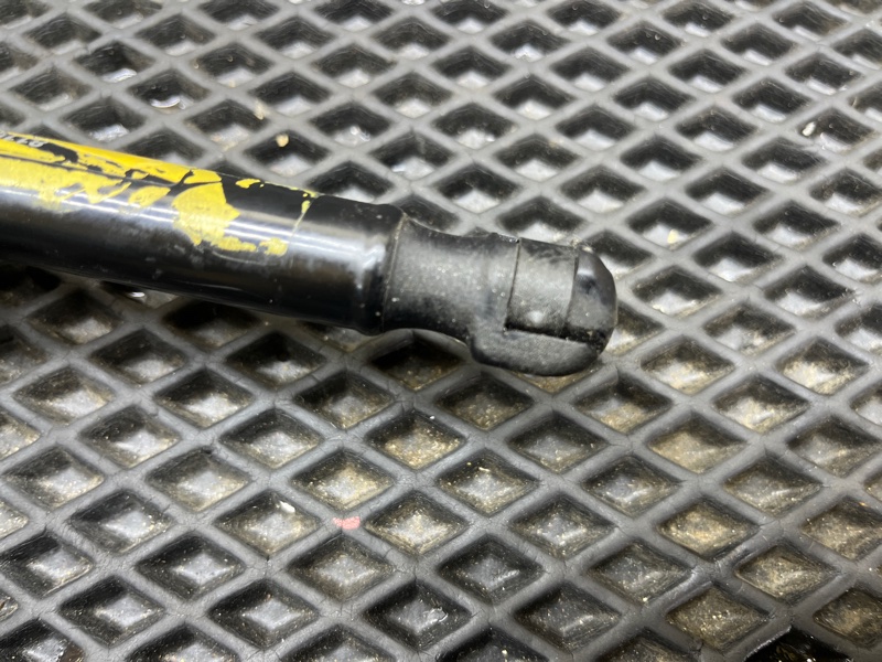 Амортизатор капота, 1000 рублей, Ховрино