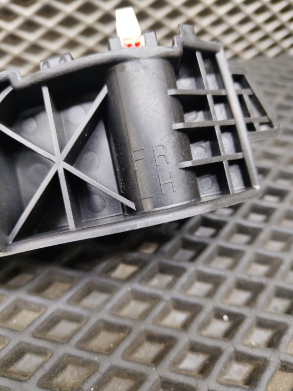 Кронштейн крыла, 2000 рублей, Ховрино