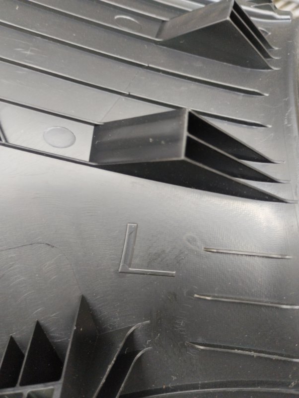 Накладка двери багажника, 2000 рублей, Ховрино