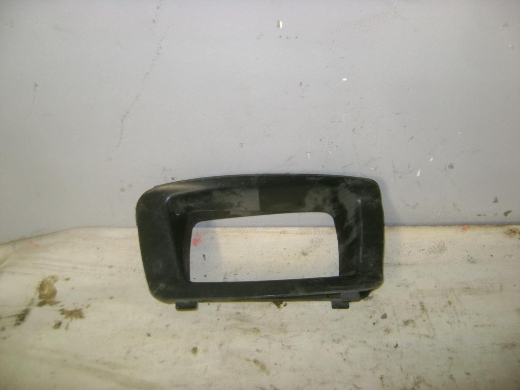 Рамка противотуманой фары левой, 500 рублей, Пермь