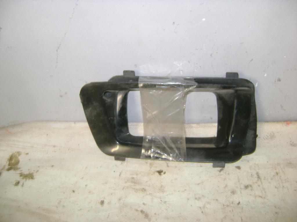 Рамка противотуманой фары правой, 500 рублей, Пермь