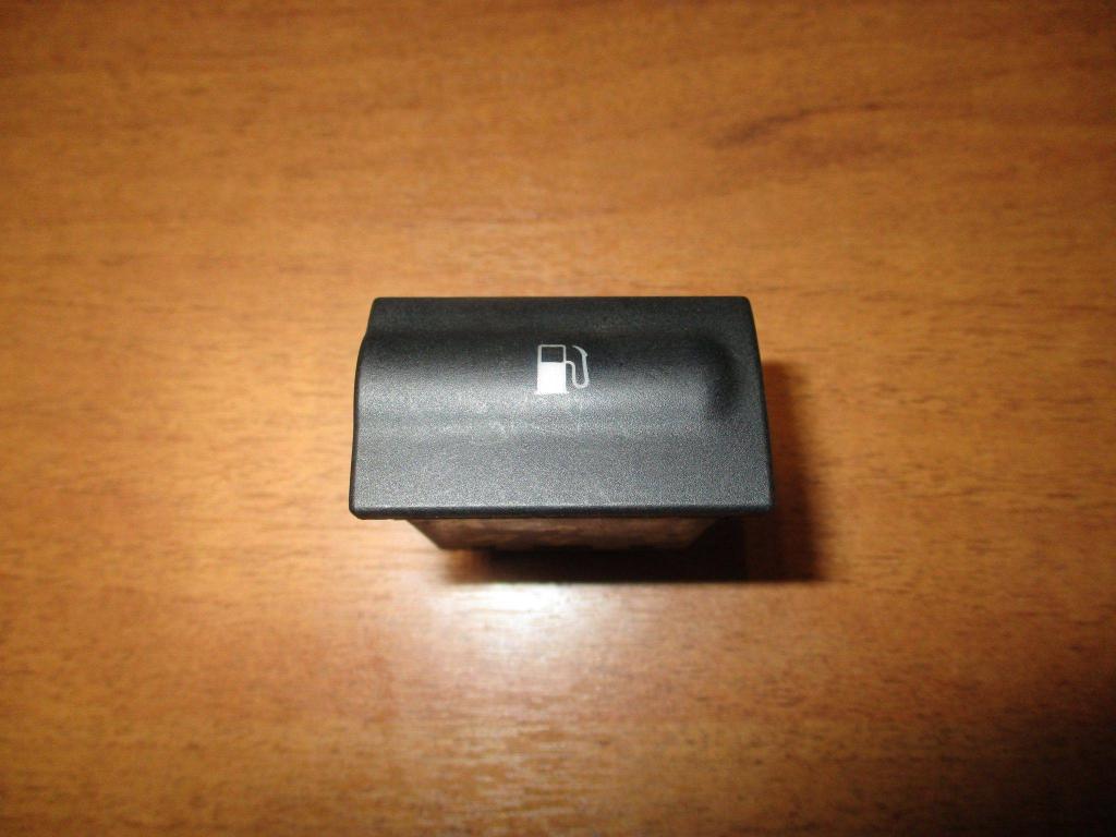 Кнопка открывания лючка бензобака, 500 рублей, Пермь