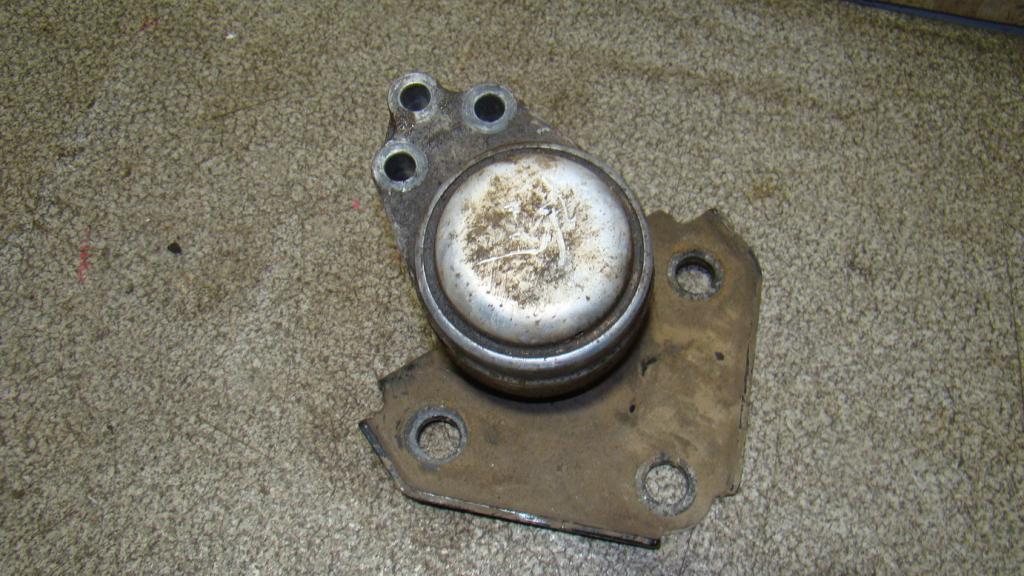 Опора двигателя правая, 2100 рублей, Пермь