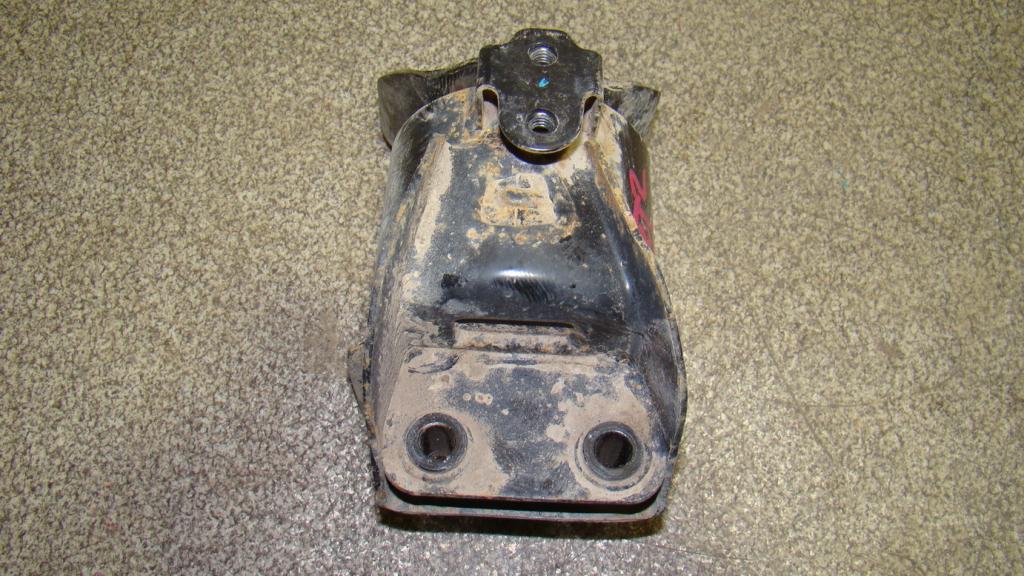 Опора двигателя левая, 2600 рублей, Пермь