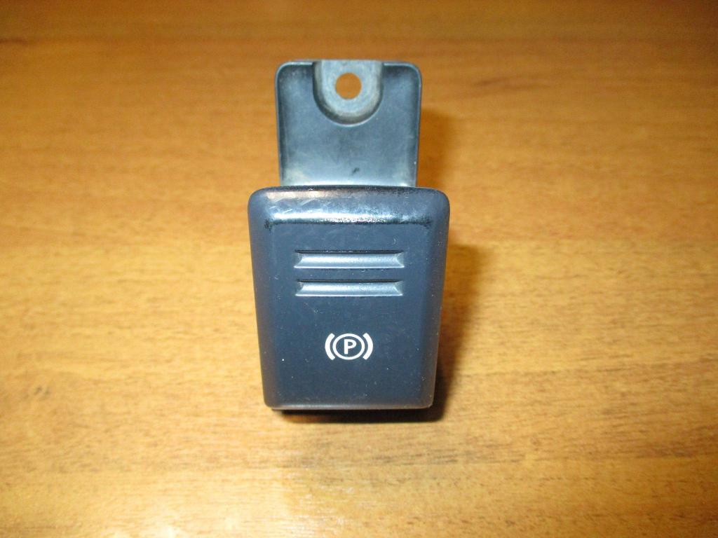 Кнопка фиксатора стояночного тормоза, 2000 рублей, Пермь