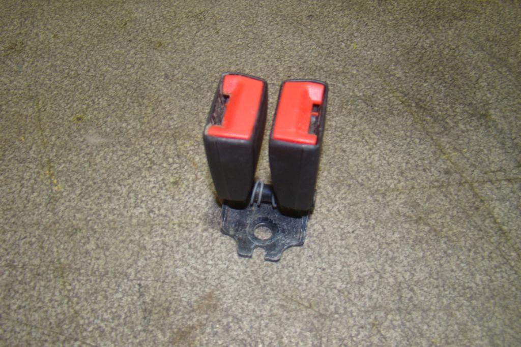 Ответная часть ремня безопасности, 500 рублей, Пермь