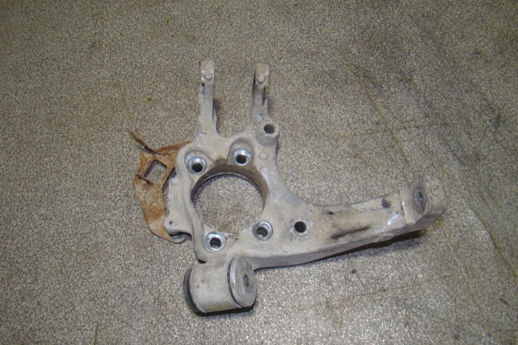 Кулак поворотный задний правый, 2000 рублей, Пермь