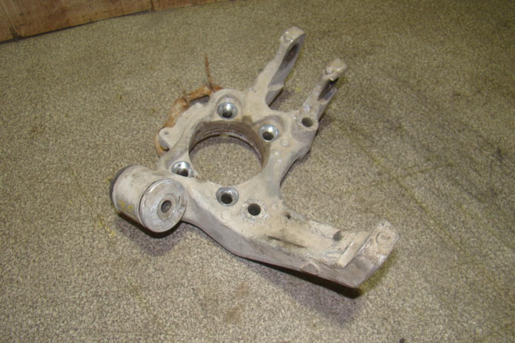 Кулак поворотный задний правый, 2000 рублей, Пермь