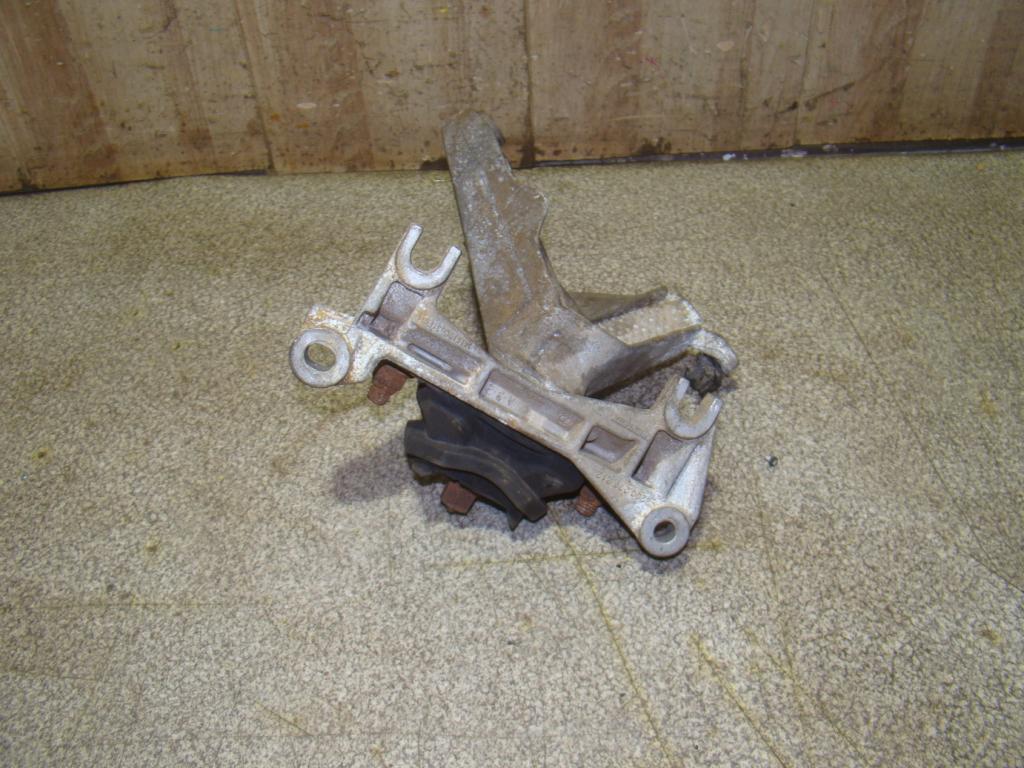 Опора КПП левая, 1500 рублей, Пермь