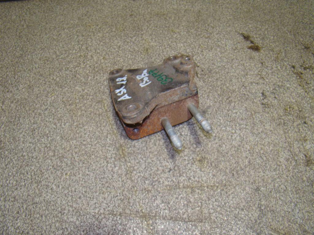 Кронштейн двигателя правый, 500 рублей, Пермь