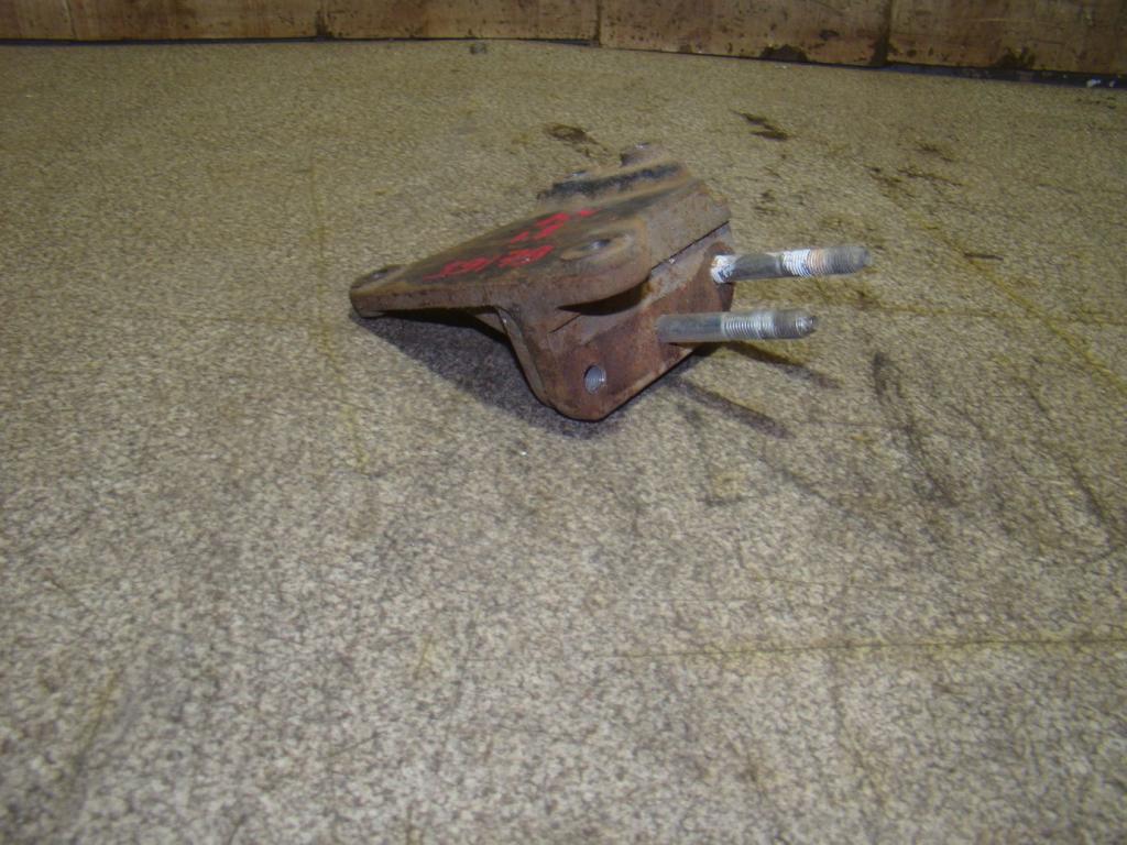 Кронштейн двигателя правый, 500 рублей, Пермь