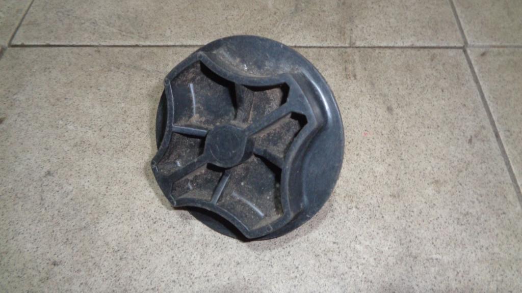 Болт крепления запасного колеса, 500 рублей, Пермь