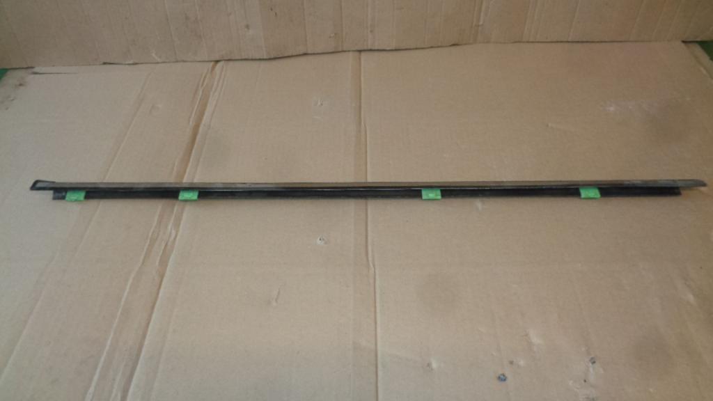 Накладка стекла переднего правого, 1000 рублей, Пермь