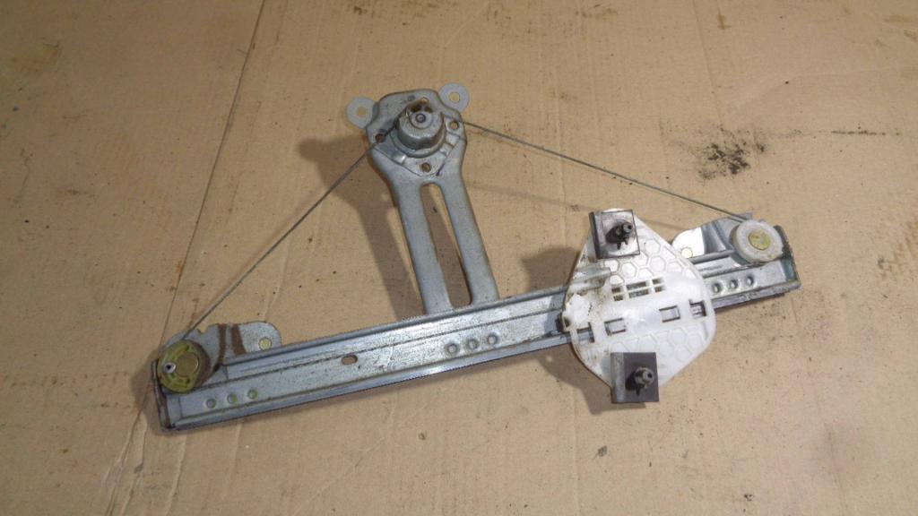 Стеклоподъемник механический задний левый, 500 рублей, Пермь