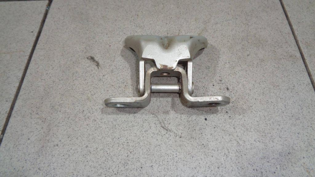 Петля двери передней левой нижняя, 500 рублей, Пермь