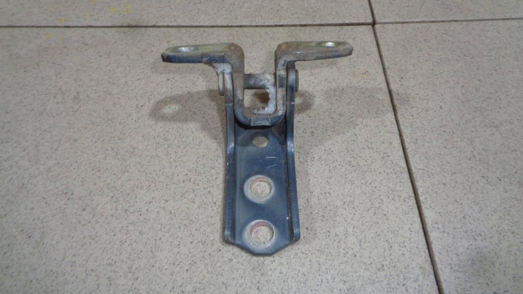 Петля двери передней левой нижняя, 1000 рублей, Пермь