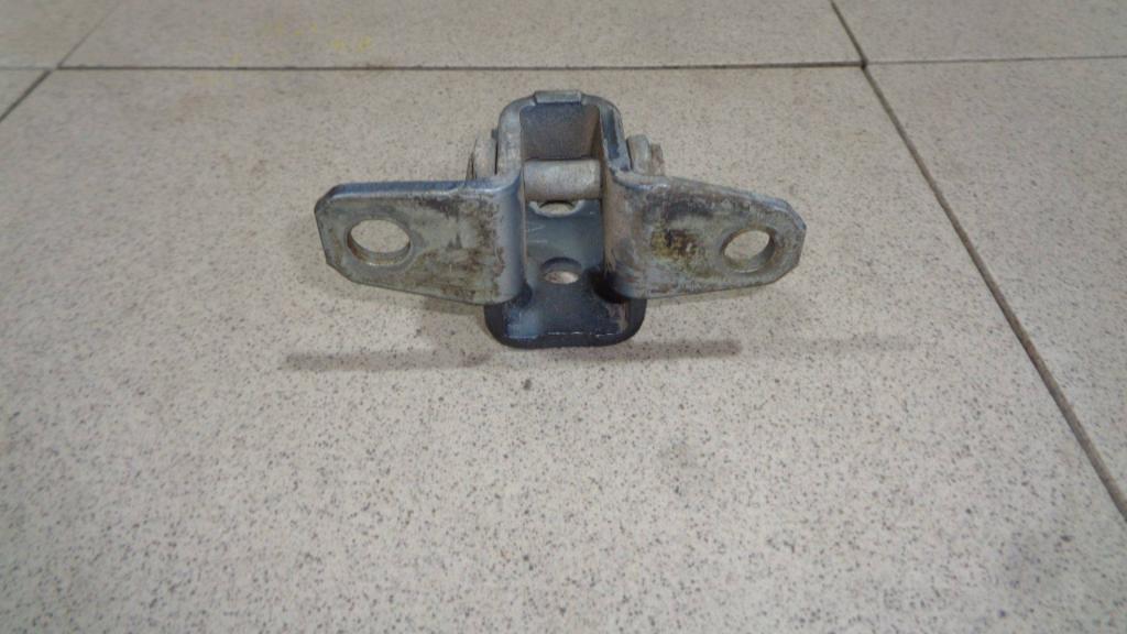 Петля двери передней правой нижняя, 1000 рублей, Пермь