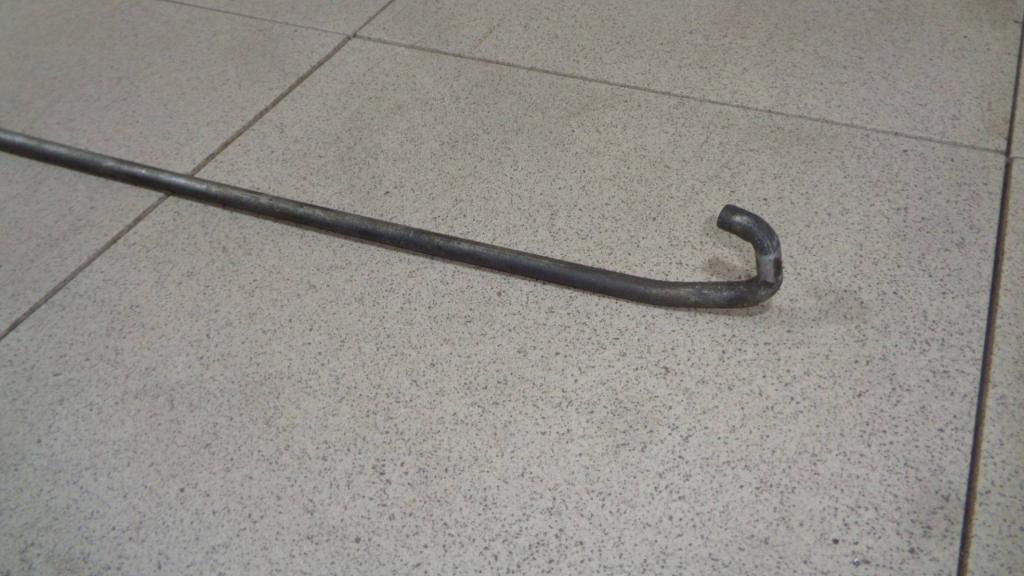 Держатель капота, 500 рублей, Пермь