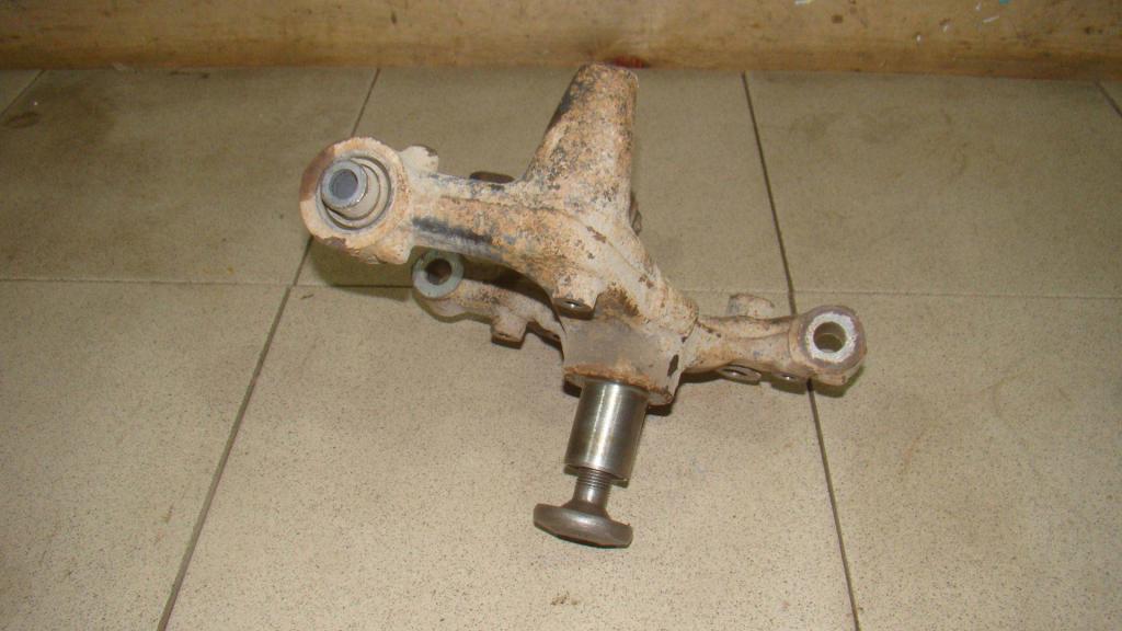 Кулак поворотный задний правый, 2000 рублей, Пермь