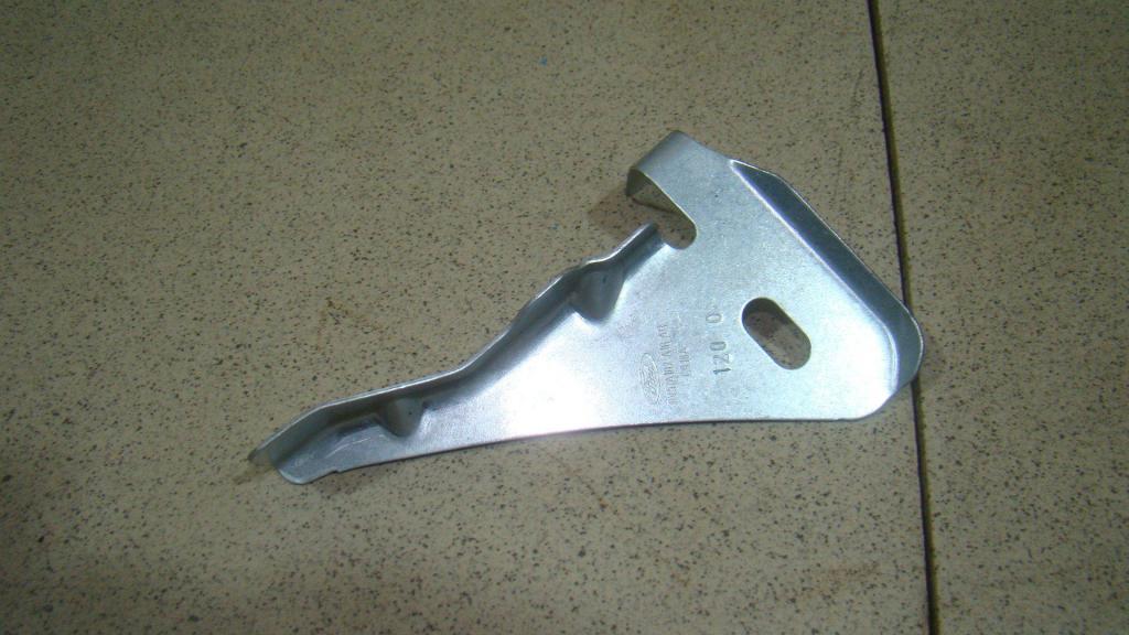 Кронштейн замка капота, 500 рублей, Пермь