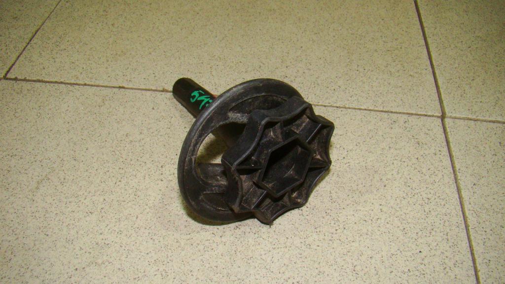 Болт крепления запасного колеса, 500 рублей, Пермь