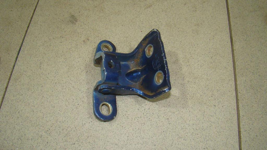 Петля двери передней левой нижняя, 500 рублей, Пермь