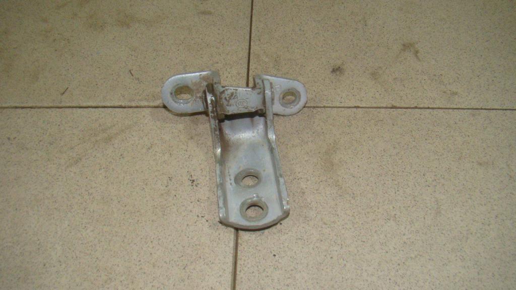 Петля двери передней правой верхняя, 550 рублей, Пермь