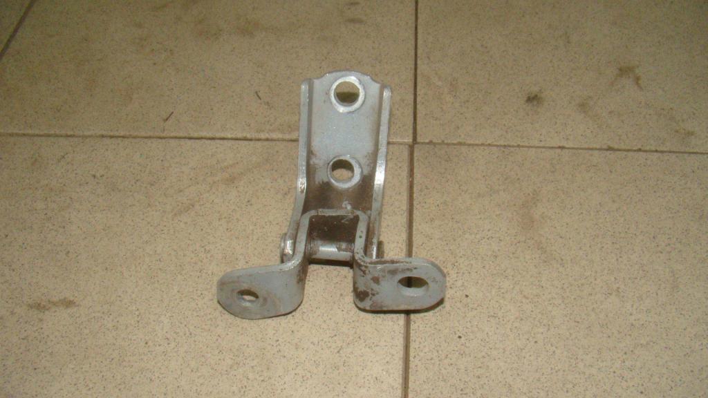 Петля двери передней правой верхняя, 1500 рублей, Пермь