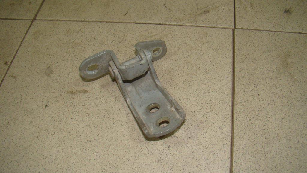 Петля двери передней правой верхняя, 1500 рублей, Пермь