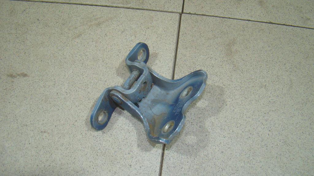 Петля двери передней правой нижняя, 500 рублей, Пермь