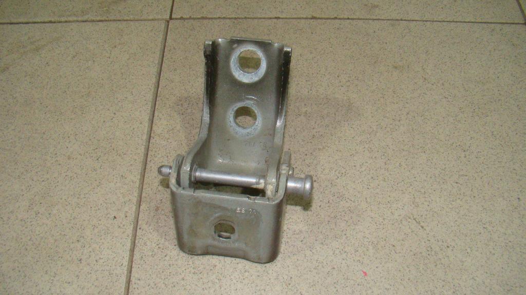 Петля двери передней правой верхняя, 1000 рублей, Пермь