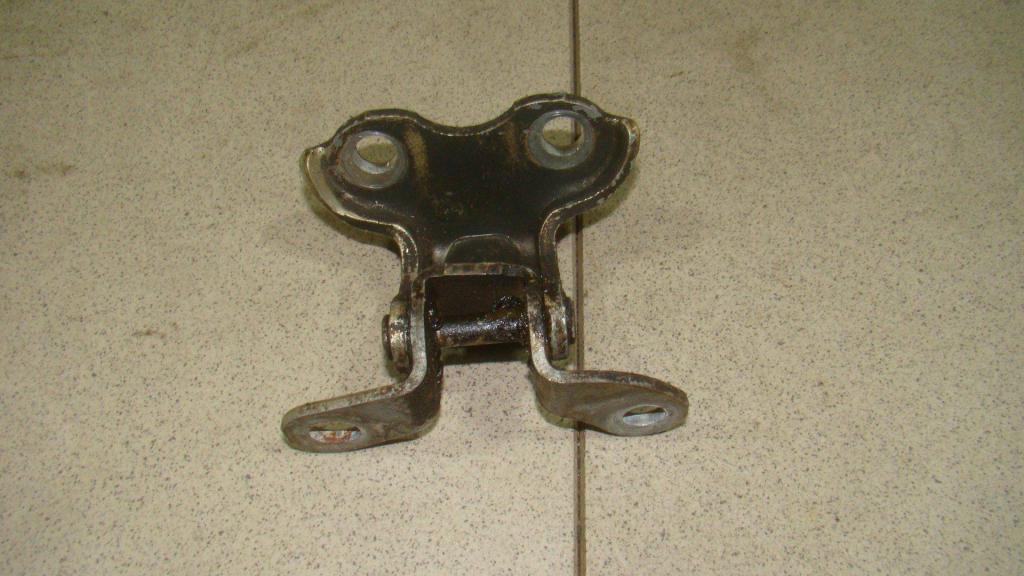 Петля двери задней левой верхняя, 1500 рублей, Пермь