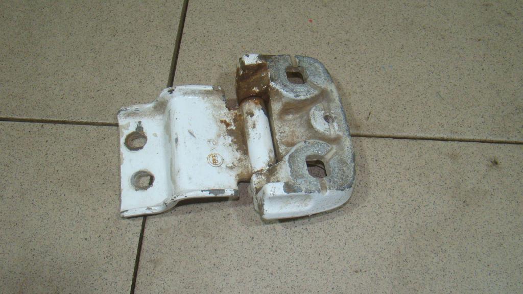 Петля двери задней правой верхняя, 2000 рублей, Пермь