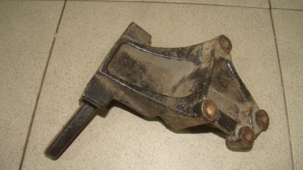 Кронштейн двигателя правый, 600 рублей, Пермь