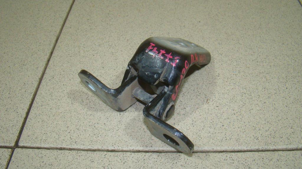 Петля двери передней правой нижняя, 1500 рублей, Пермь