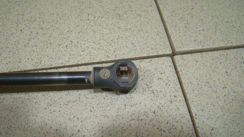 Амортизатор двери багажника, 500 рублей, Пермь