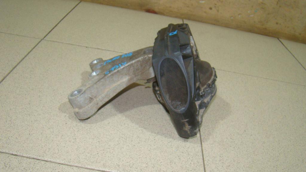 Опора двигателя правая, 2600 рублей, Пермь