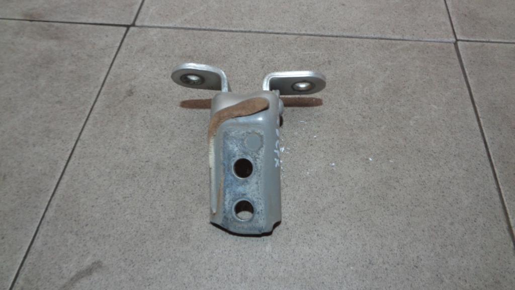 Петля двери передней правой верхняя, 550 рублей, Пермь