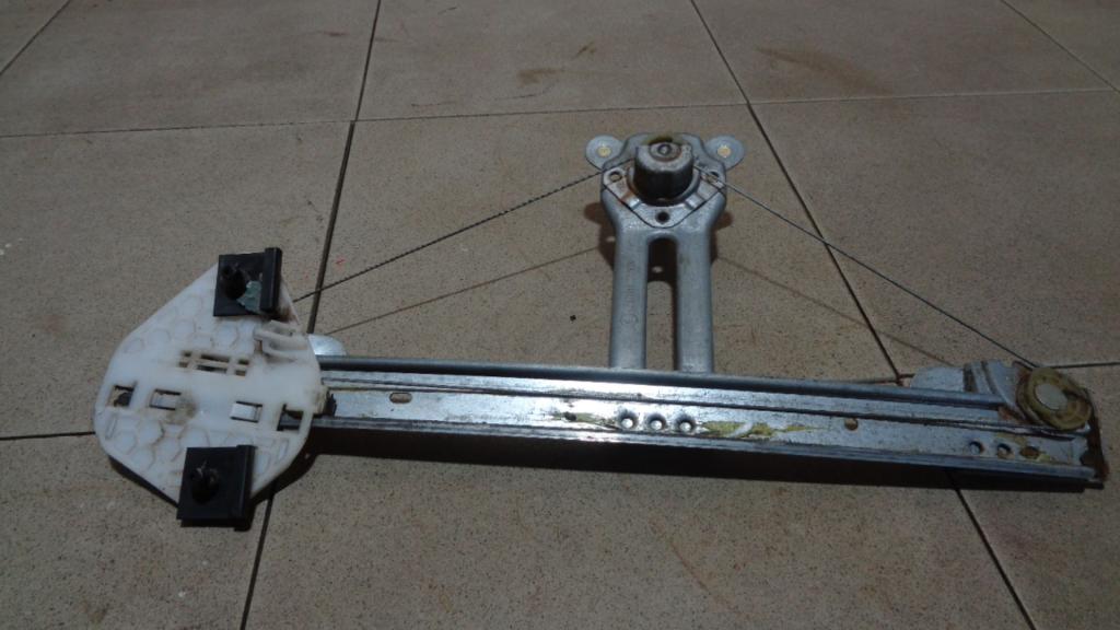 Стеклоподъемник механический задний правый, 500 рублей, Пермь