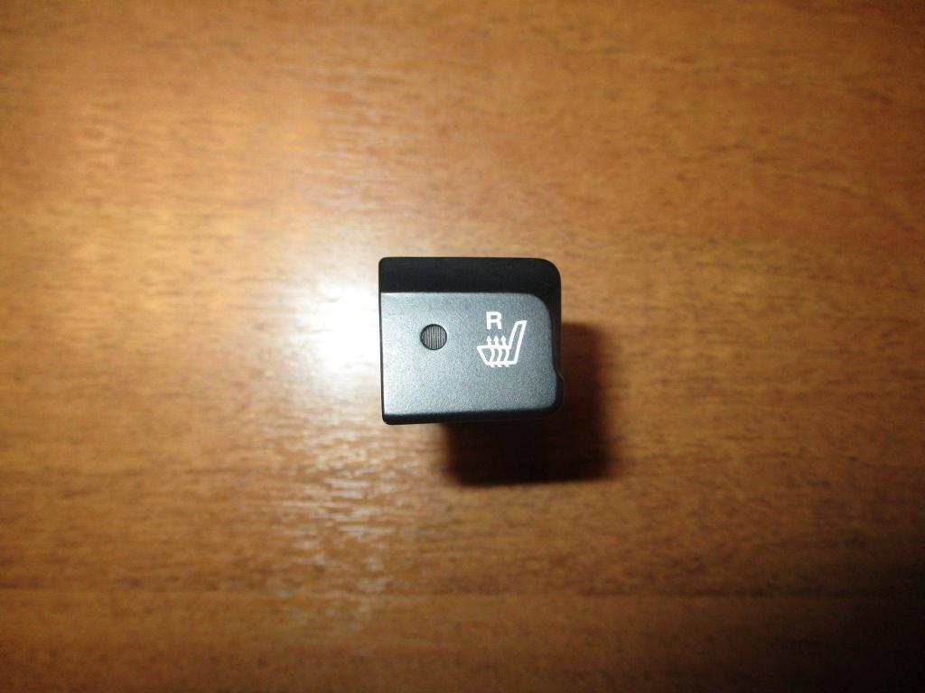 Кнопка обогрева сидений, 500 рублей, Пермь