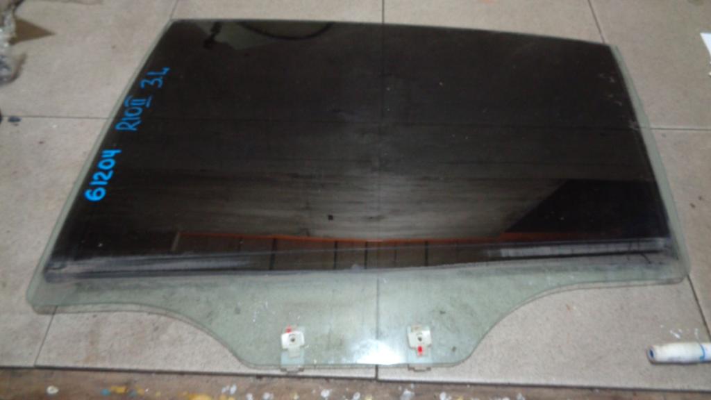 Стекло двери задней левой, 1000 рублей, Пермь