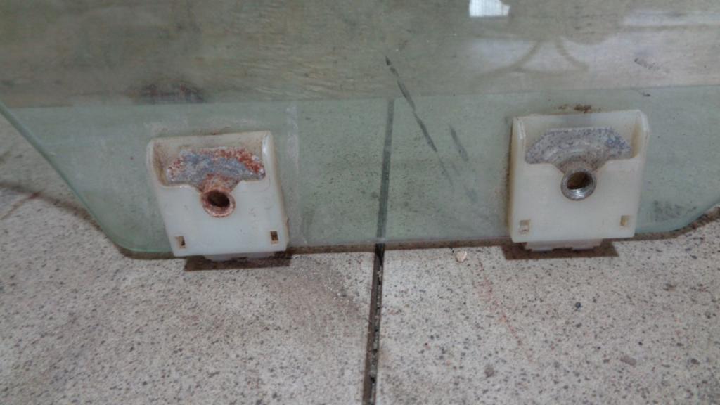 Стекло двери передней правой, 1000 рублей, Пермь