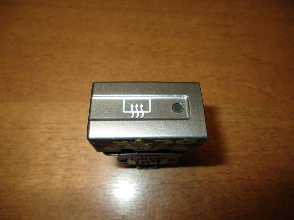 Кнопка обогрева заднего стекла, 500 рублей, Пермь